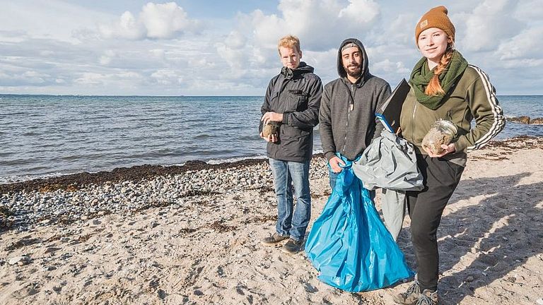 Dem Plastikmüll an unseren Stränden auf der Spur während der Probennahme Ende September 2018